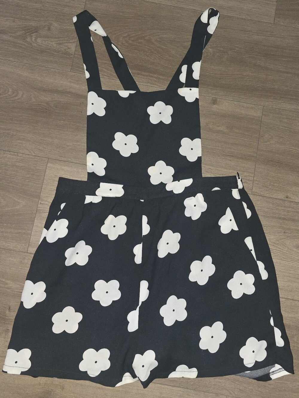 Kona like new womens medium black flower overalls